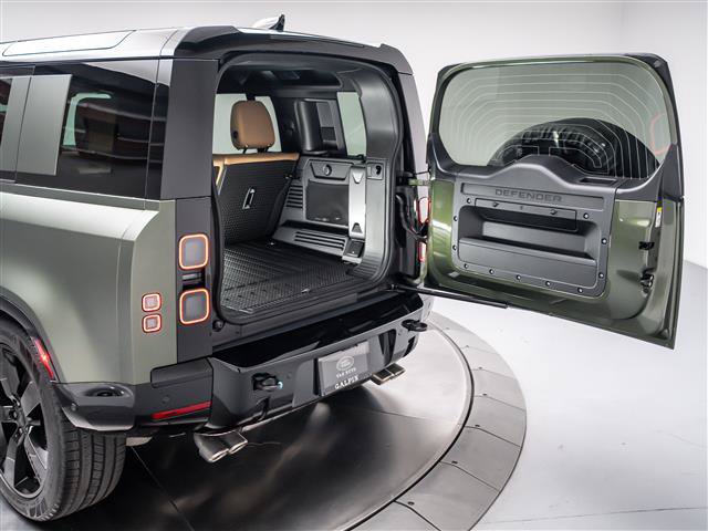 New 2026 Land Rover Defender 110 X-Dynamic SE AWD/4WD image 32