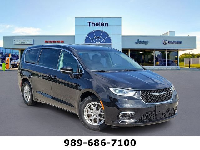 Used 2023 Chrysler Pacifica Touring-L FWD image 1