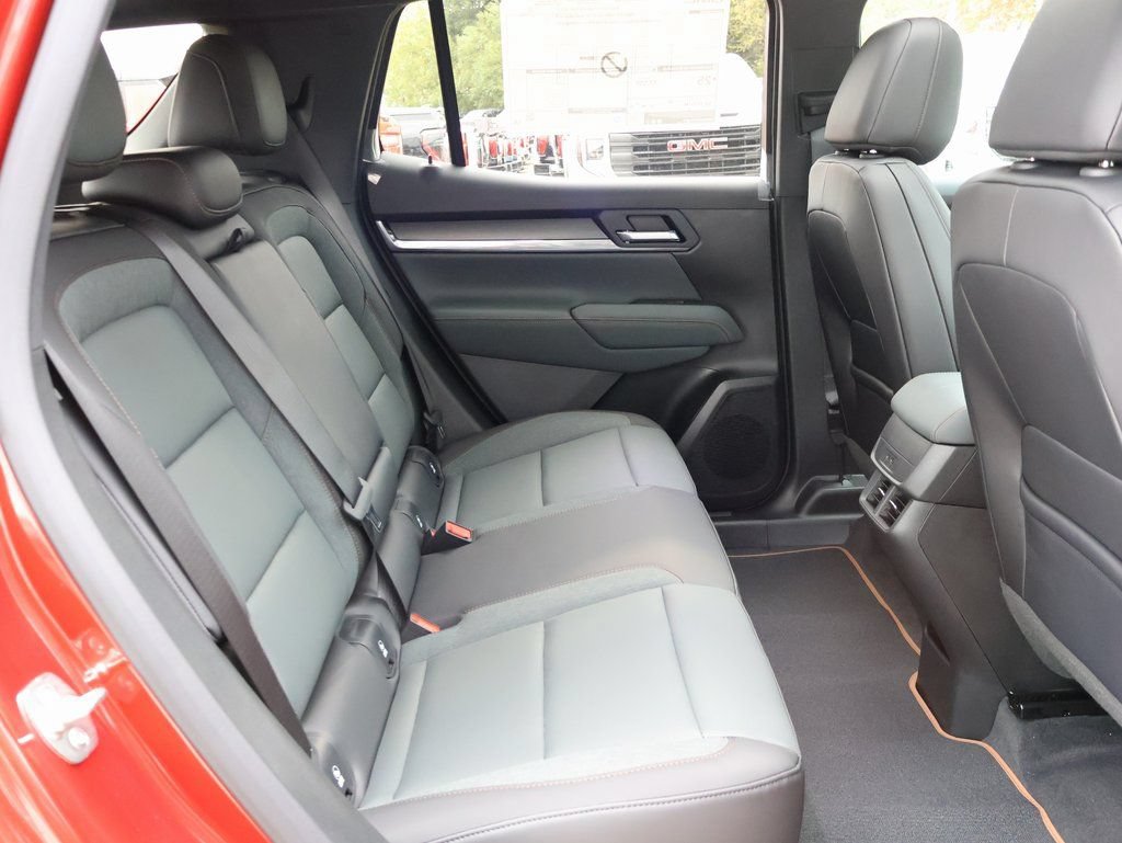 New 2026 GMC Terrain AT4 w/ LPO, Black Badging Package AWD/4WD image 33