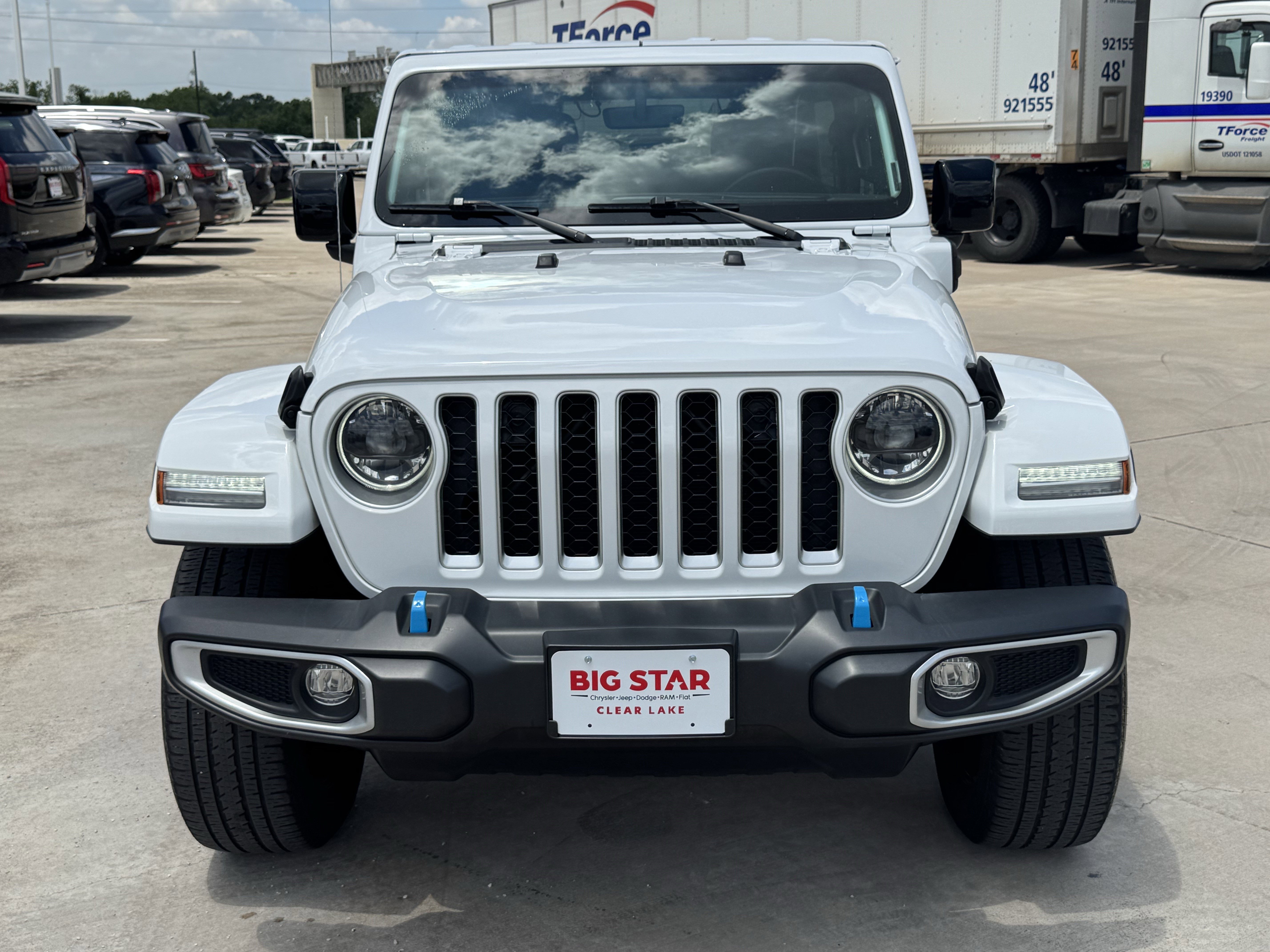 Used 2023 Jeep Wrangler Unlimited Sahara w/ Cold Weather Group AWD/4WD image 3