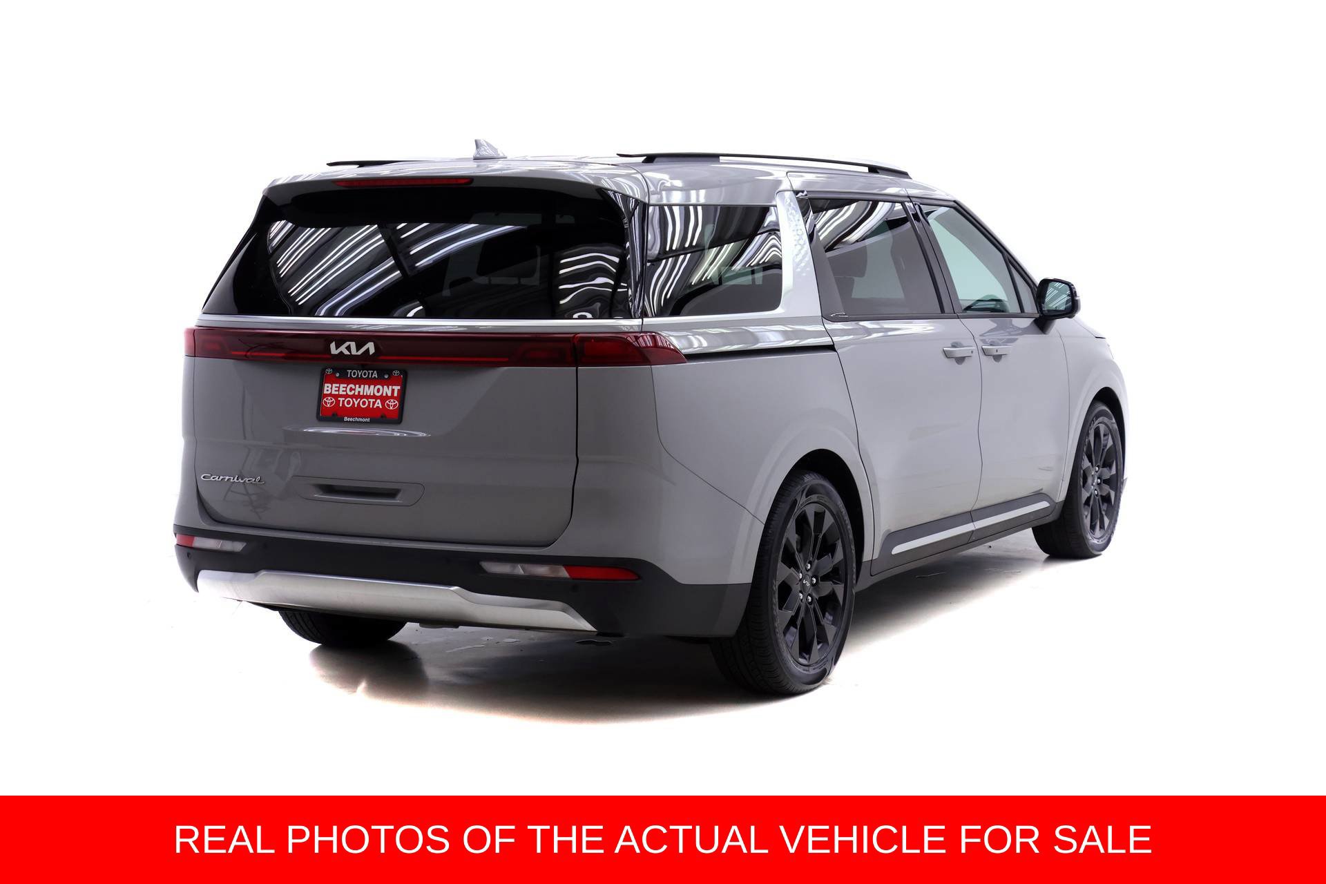 Used 2022 Kia Carnival SX FWD image 2