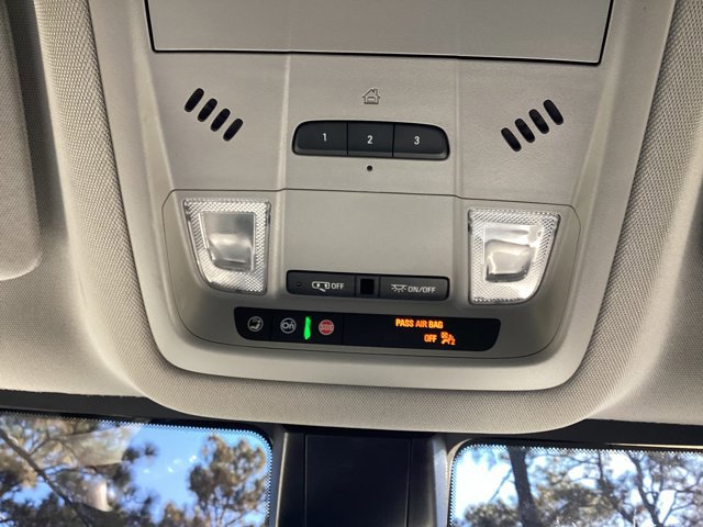 Used 2023 GMC Acadia SLT image 30