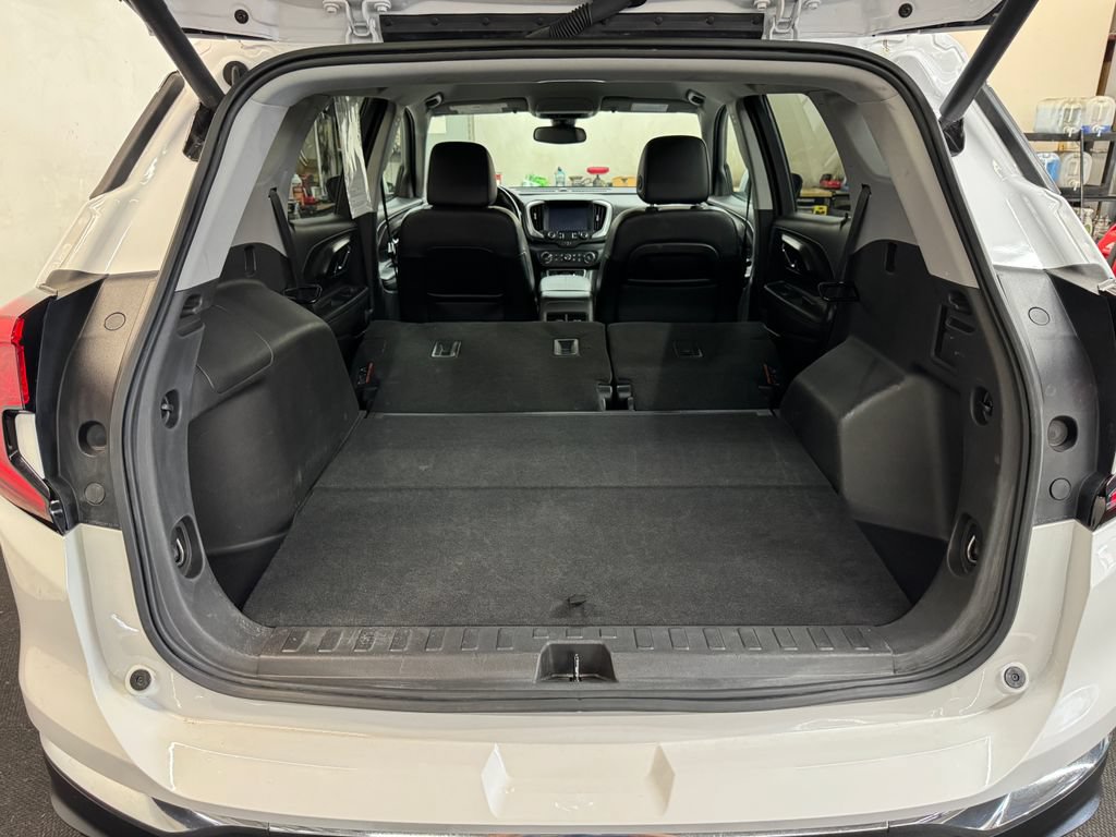 Used 2024 GMC Terrain SLT AWD/4WD image 7