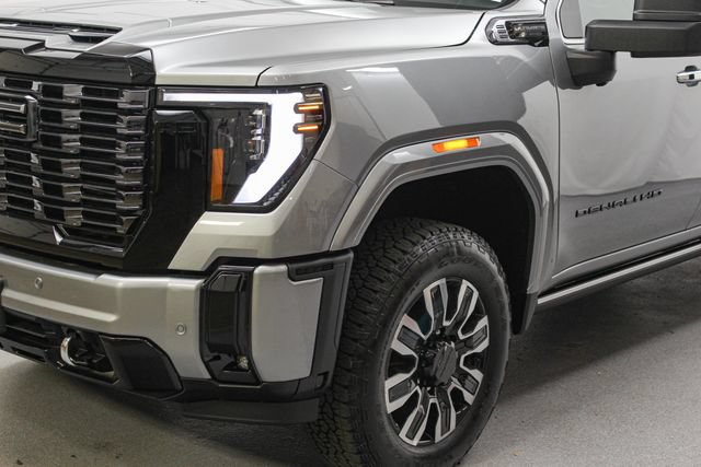 New 2026 GMC Sierra 2500 Denali Ultimate w/ LPO, Black Badging Package AWD/4WD image 4
