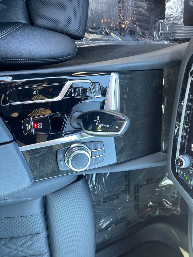Used 2022 BMW 540i w/ Premium Package image 19
