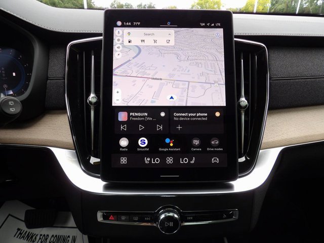 Certified 2025 Volvo XC90 B6 Plus image 19