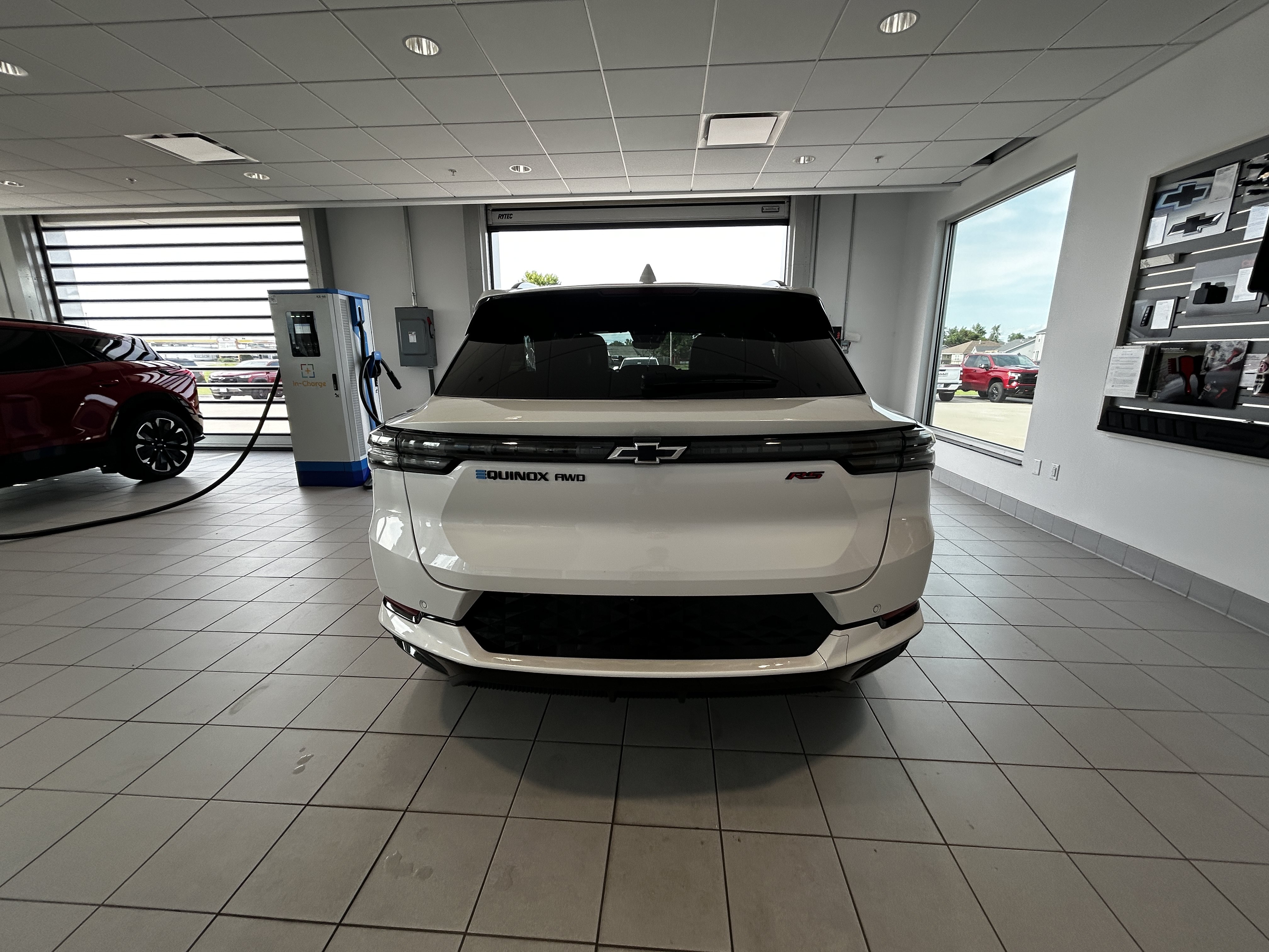 Used 2025 Chevrolet Equinox EV RS w/ Active Safety Package 3 AWD/4WD image 8