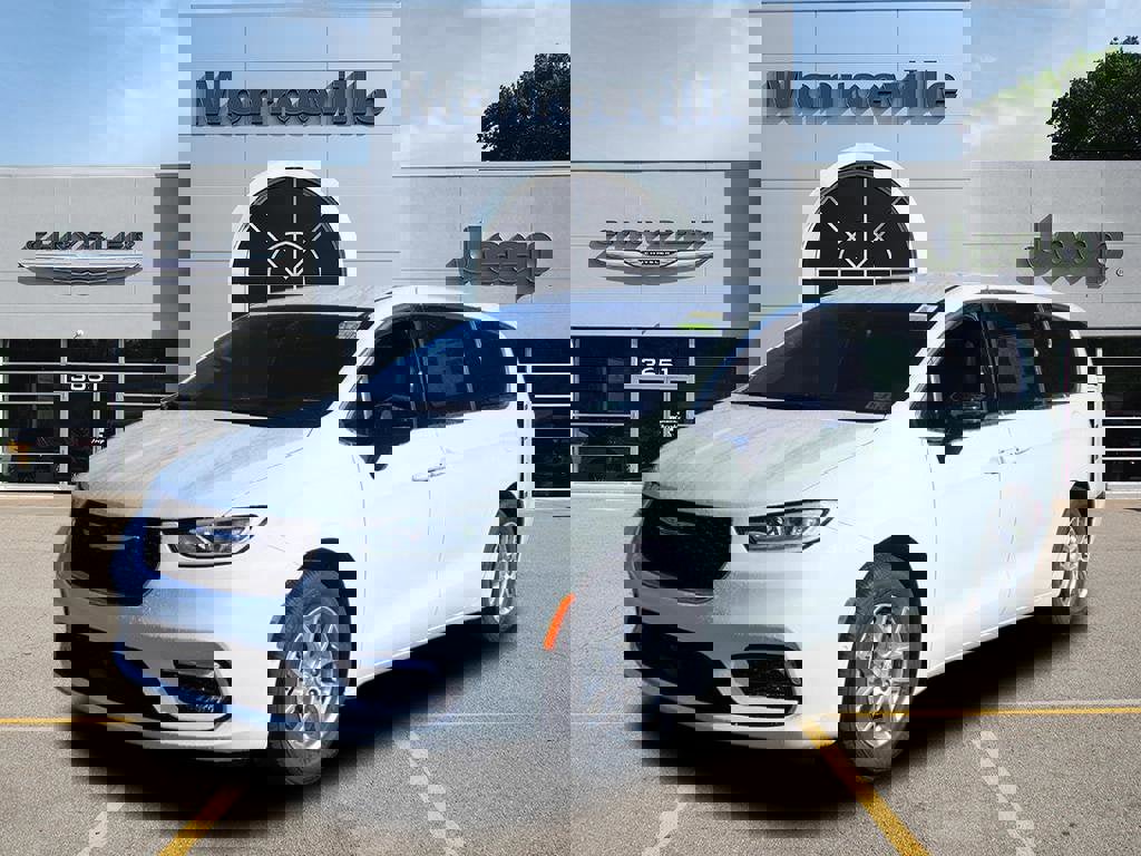 New 2026 Chrysler Pacifica Select