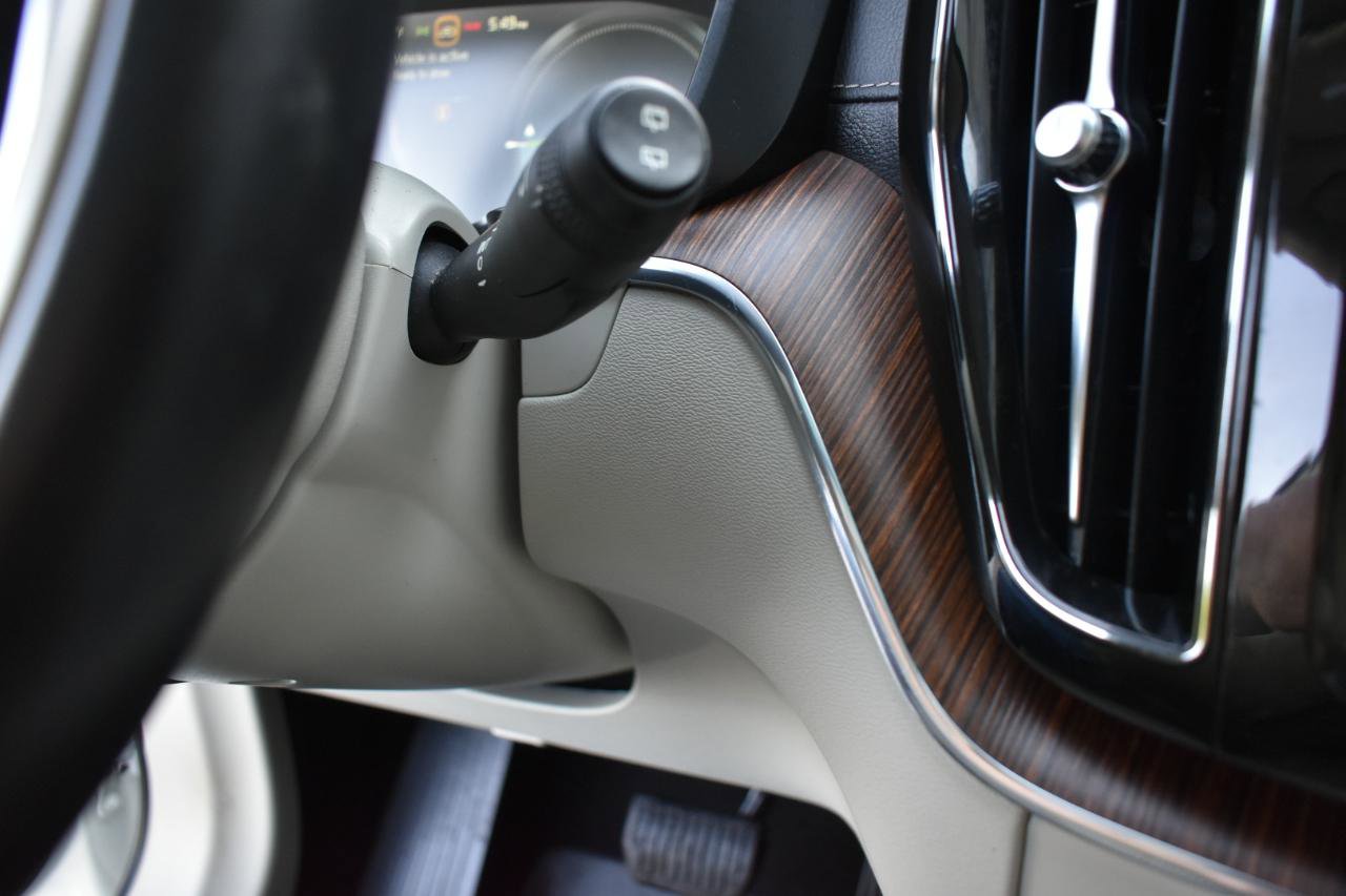 Used 2019 Volvo XC60 T8 Inscription w/ Advanced Package image 44