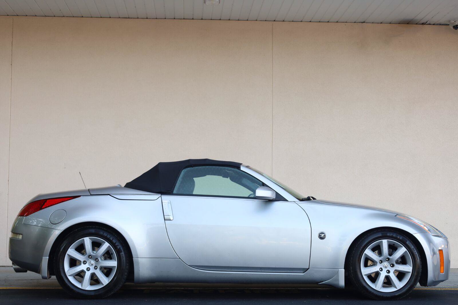 Used 2004 Nissan 350Z Touring RWD image 3