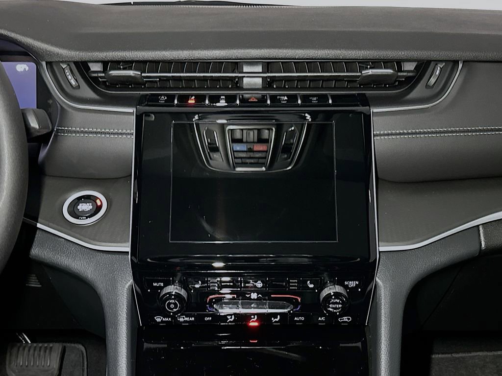 New 2025 Jeep Grand Cherokee L Altitude image 9