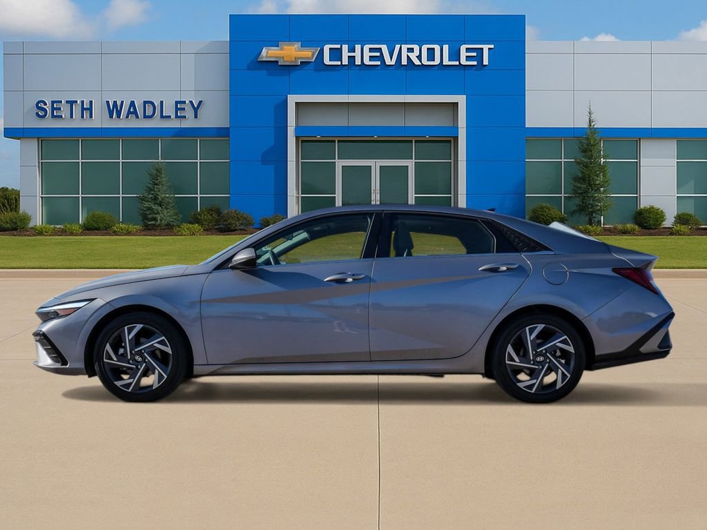 Used 2025 Hyundai Elantra SEL image 4