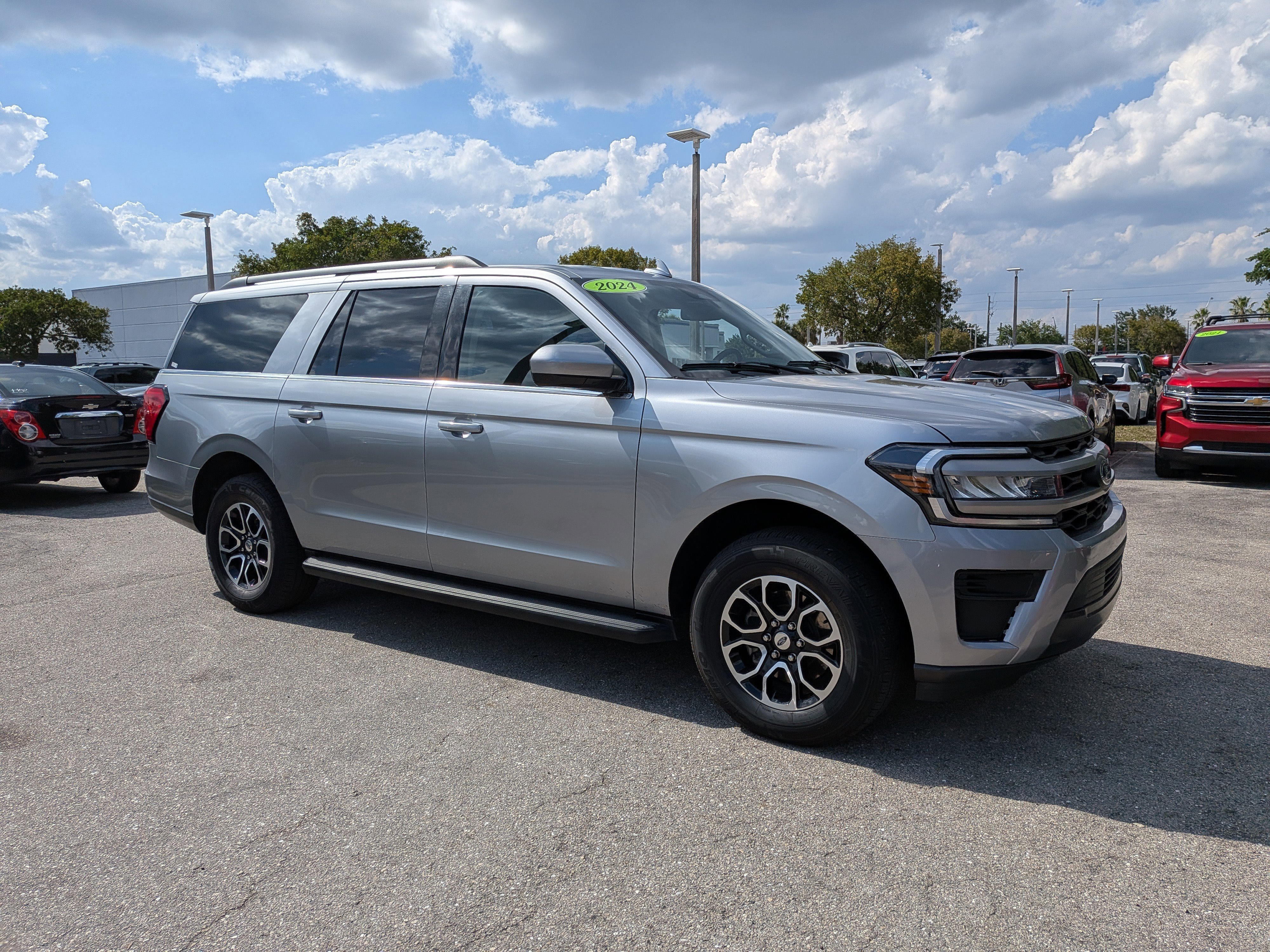 Used 2024 Ford Expedition Max XLT RWD image 2