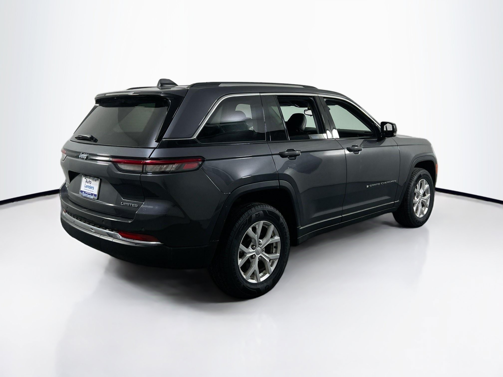 Used 2023 Jeep Grand Cherokee Limited w/ Trailer Tow Prep Group (B) AWD/4WD image 5