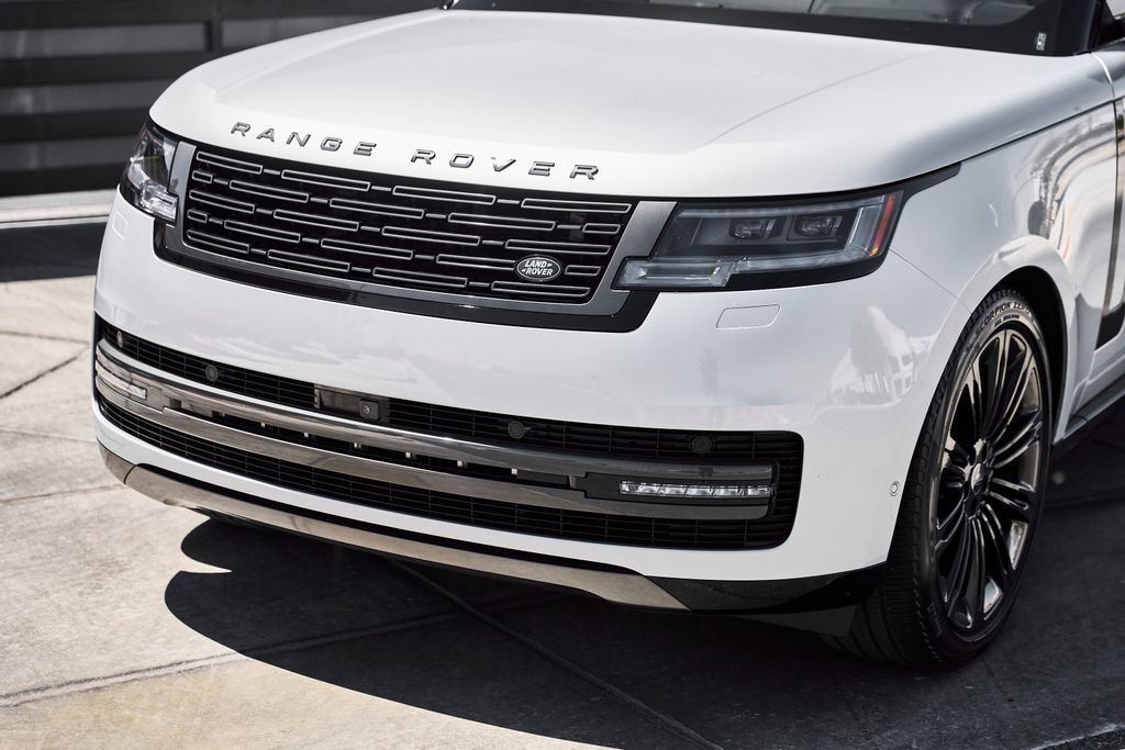 Used 2024 Land Rover Range Rover Long Wheelbase SE AWD/4WD image 6