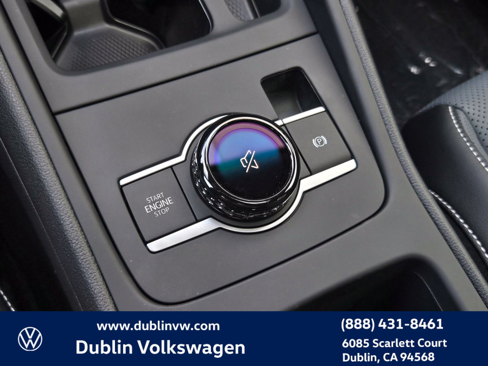 New 2026 Volkswagen Tiguan SE R-Line AWD/4WD image 16