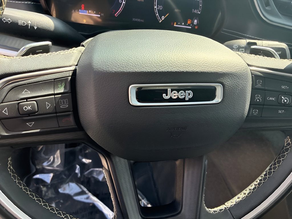 Used 2023 Jeep Grand Cherokee Altitude AWD/4WD image 23