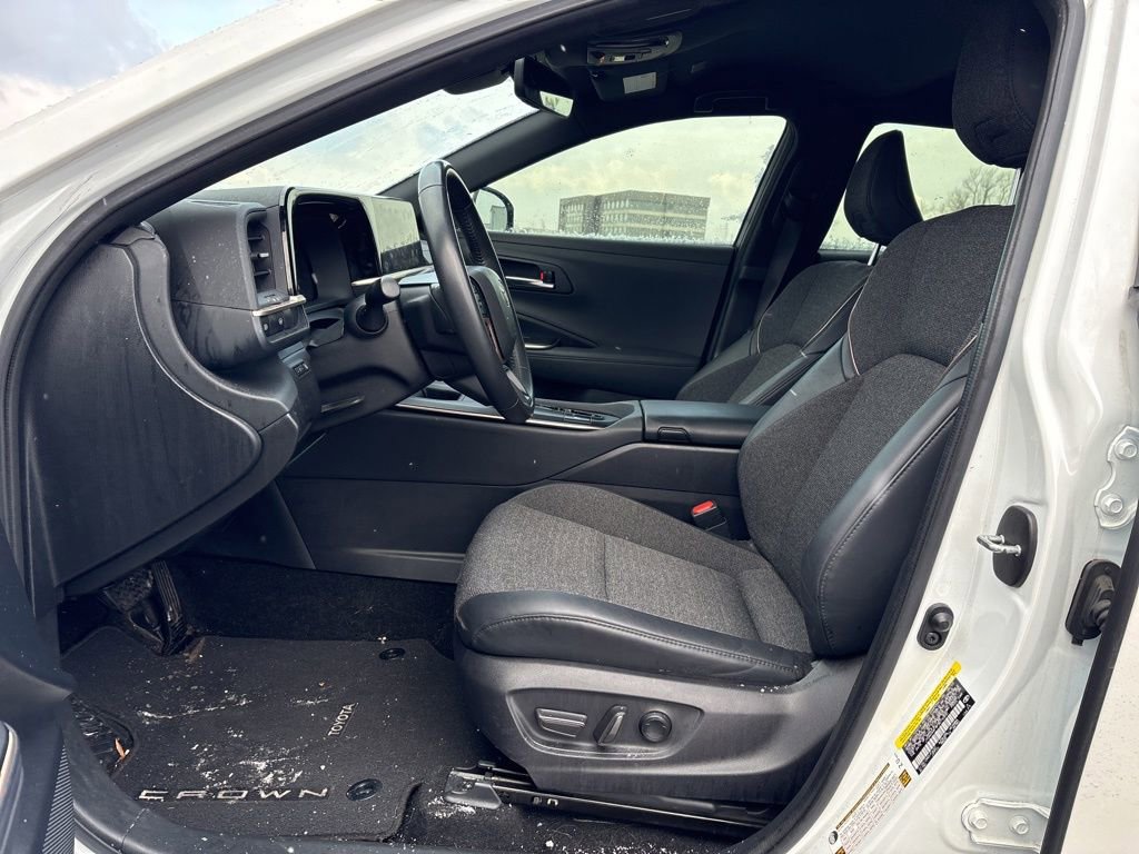 Used 2023 Toyota Crown XLE image 12