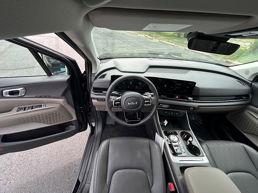 New 2026 Kia Carnival EX FWD image 25