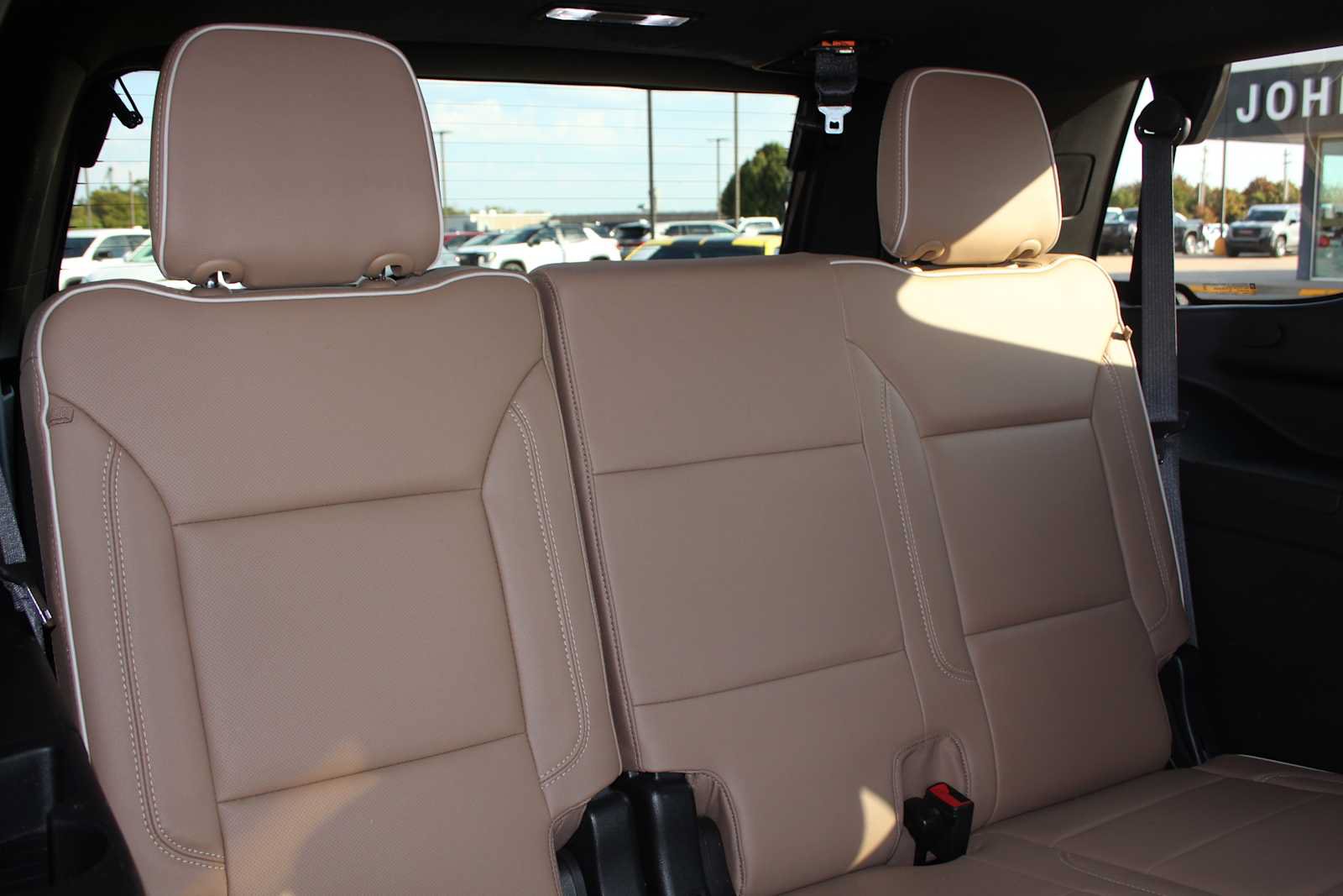 Used 2023 Chevrolet Tahoe Premier AWD/4WD image 27