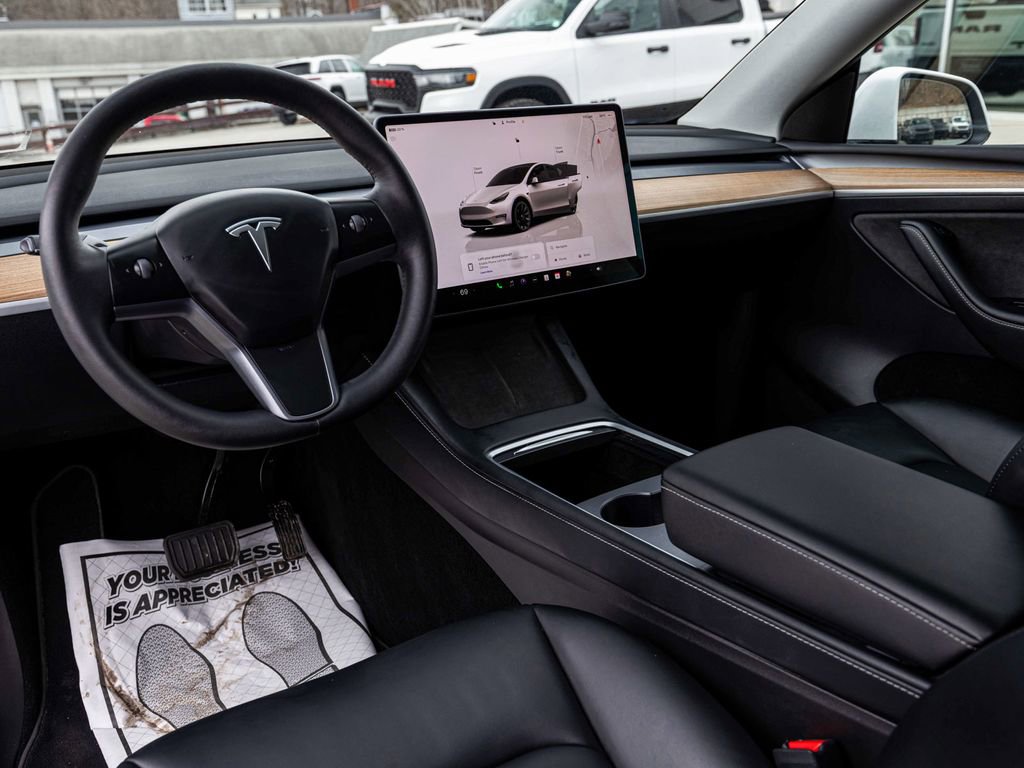 Used 2023 Tesla Model Y Long Range image 17