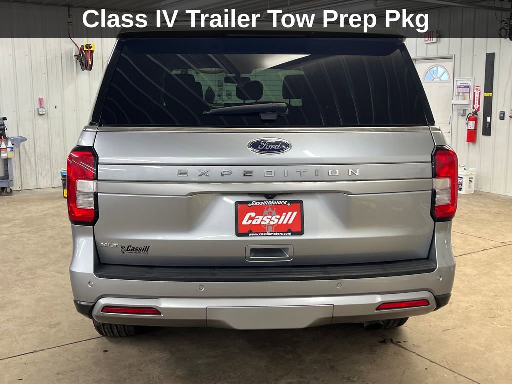 Used 2024 Ford Expedition XLT image 5