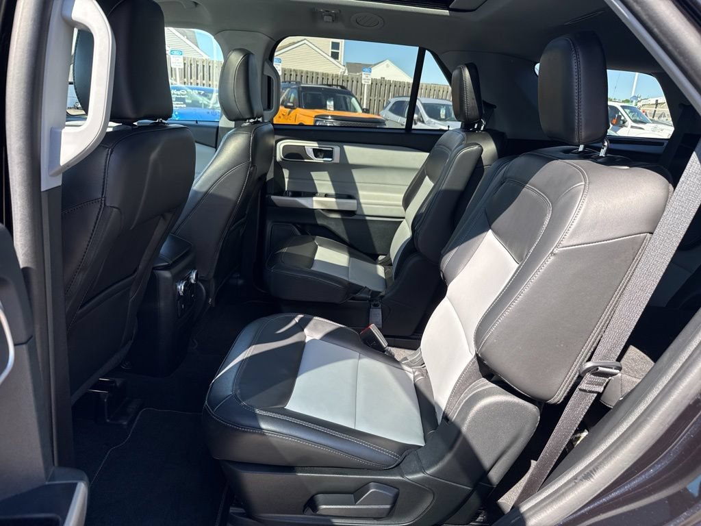 Certified 2023 Ford Explorer XLT w/ Equipment Group 202A AWD/4WD image 30