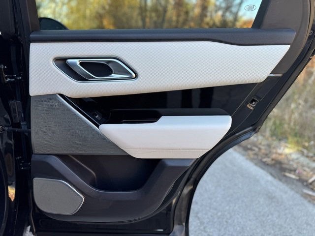 Used 2022 Land Rover Range Rover Velar R-Dynamic S image 16