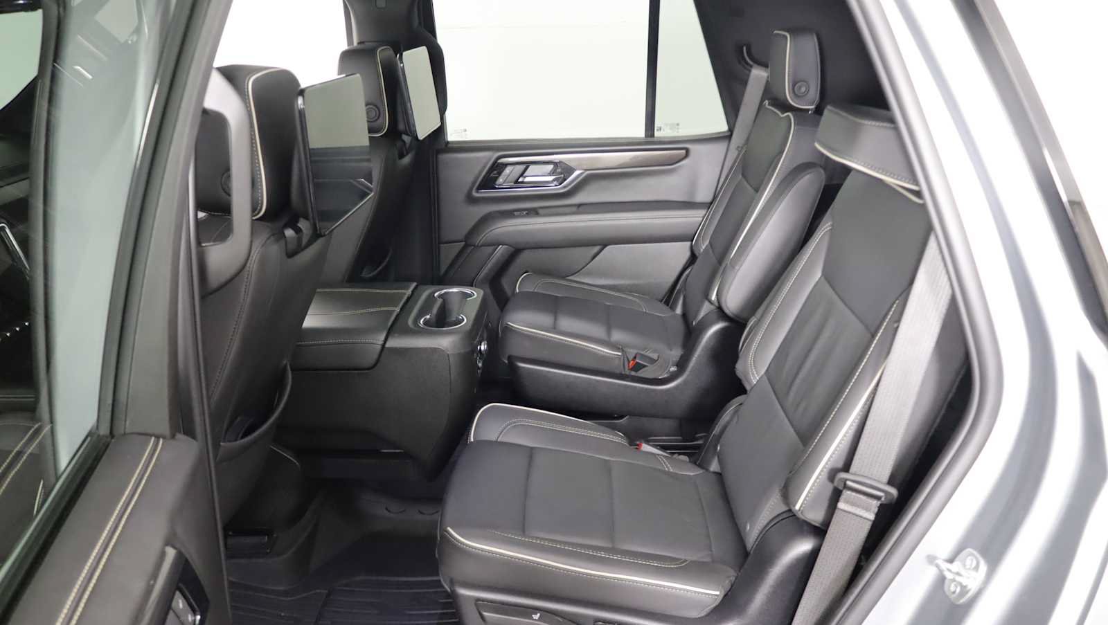 Used 2025 GMC Yukon Elevation w/ Elevation Premium Package AWD/4WD image 13