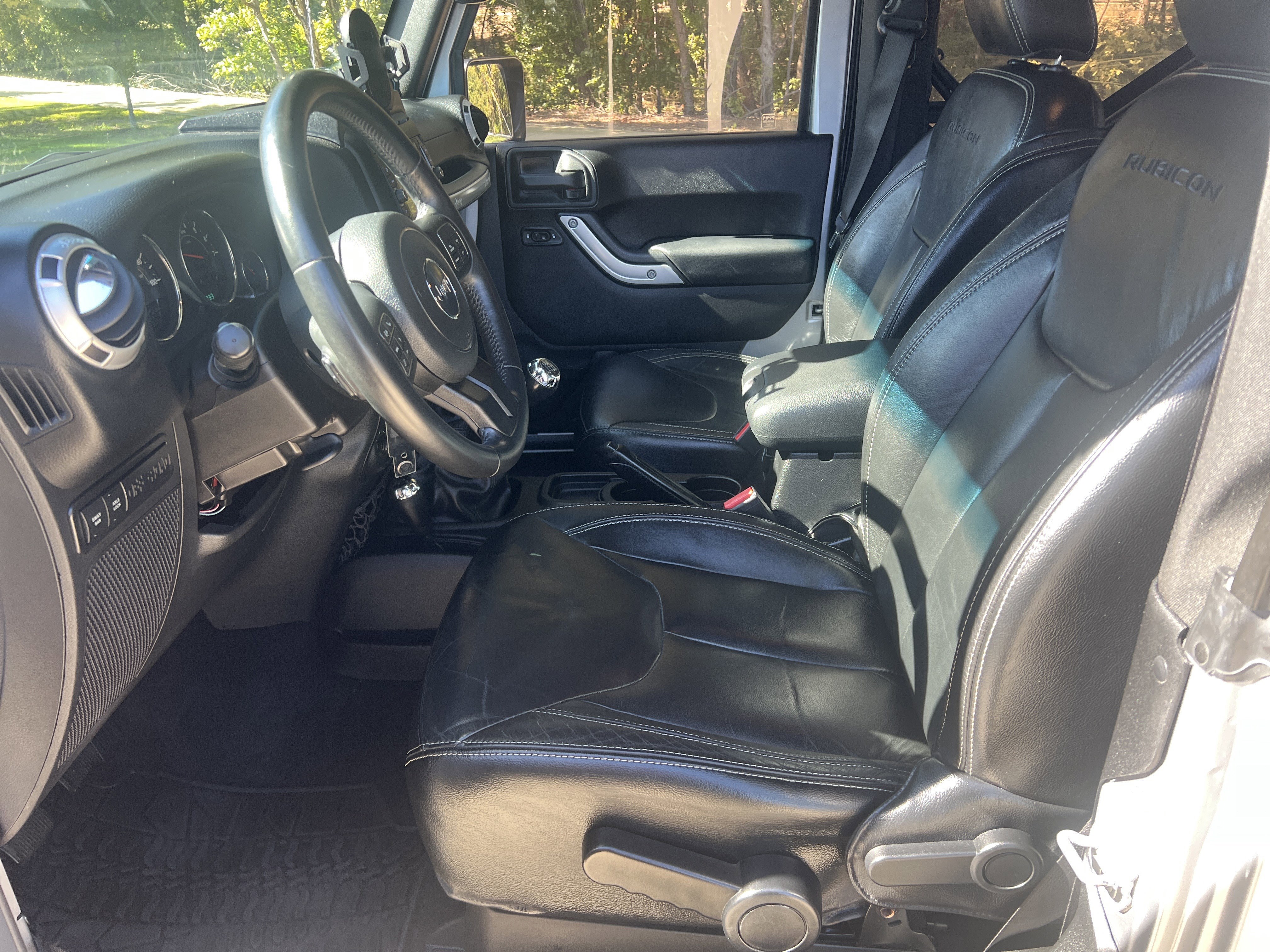 Used 2013 Jeep Wrangler Rubicon w/ PWR Convenience Group image 16