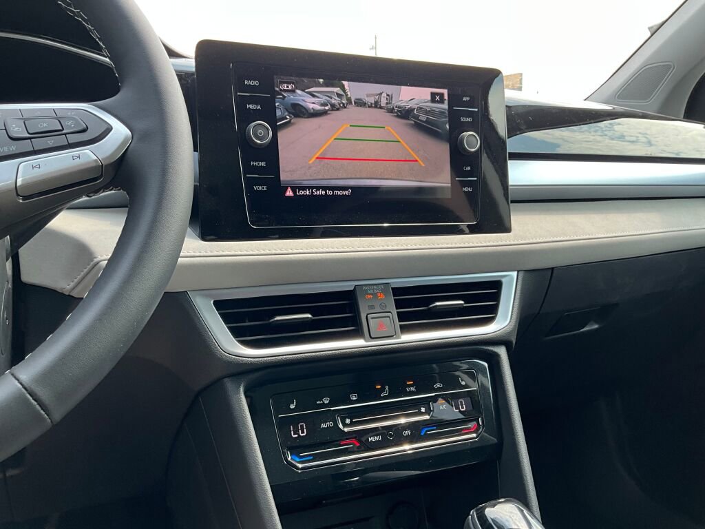 New 2025 Volkswagen Taos SE image 15