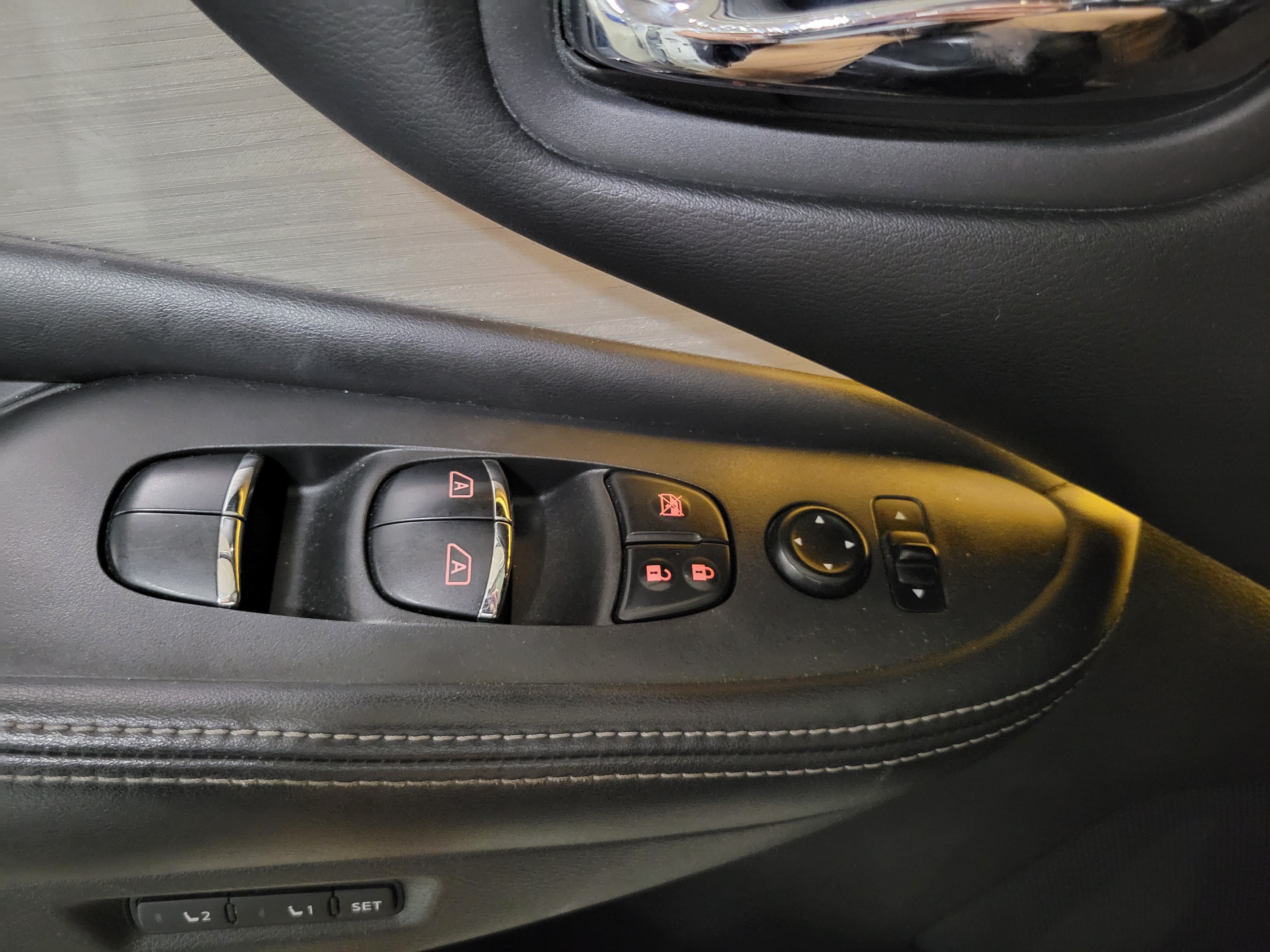 Used 2015 Nissan Murano Platinum w/ Platinum Technology Package FWD image 21