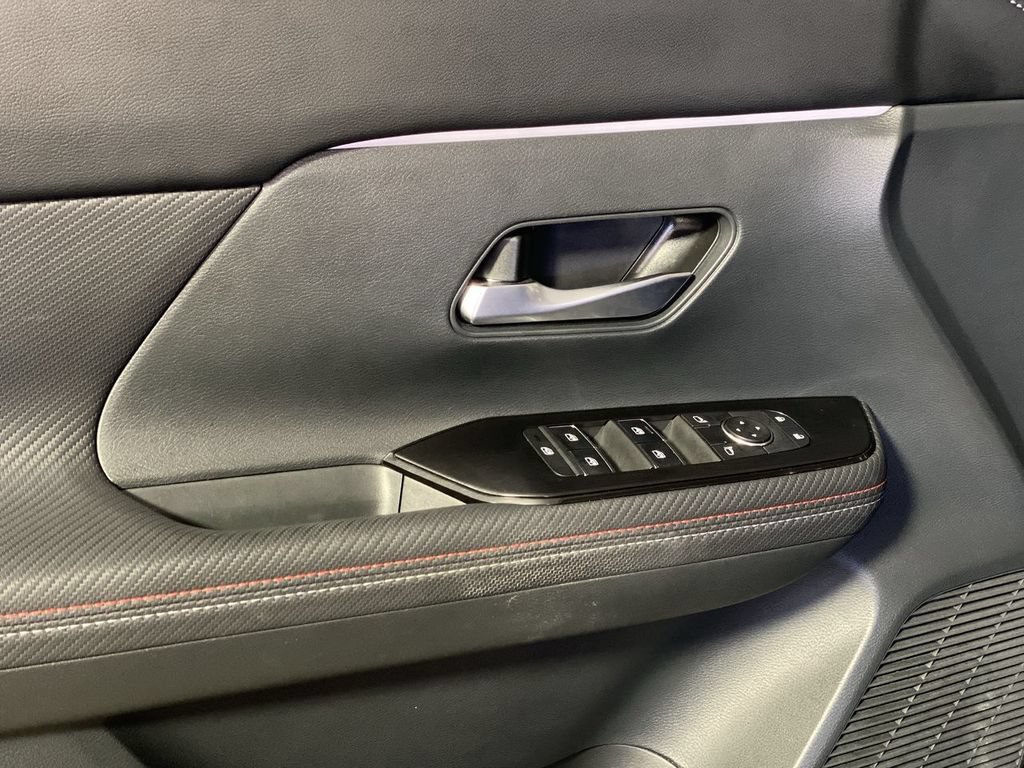 Used 2025 Nissan Kicks SR FWD image 27