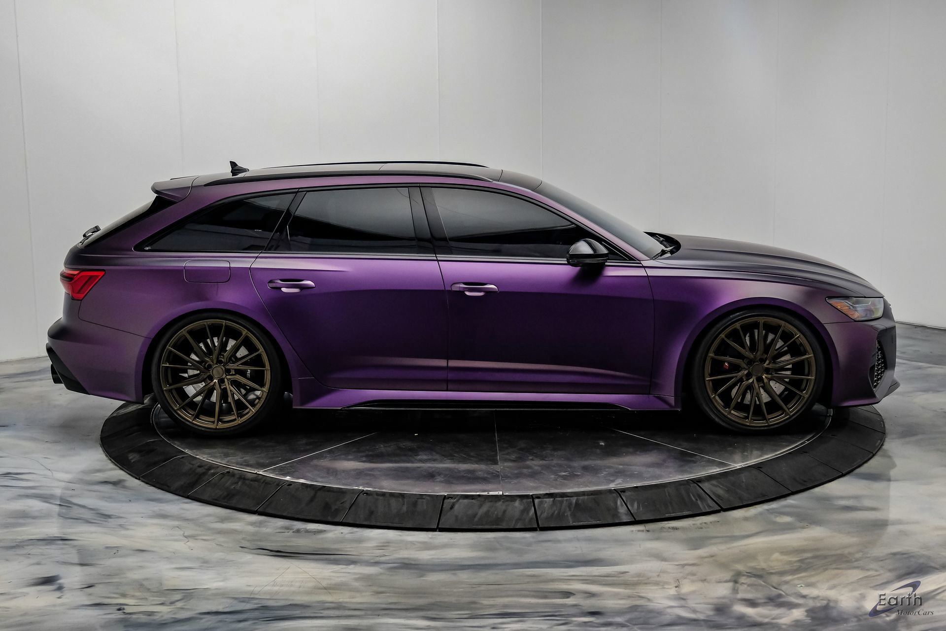 Used 2023 Audi RS 6 w/ Black Optic Package image 25