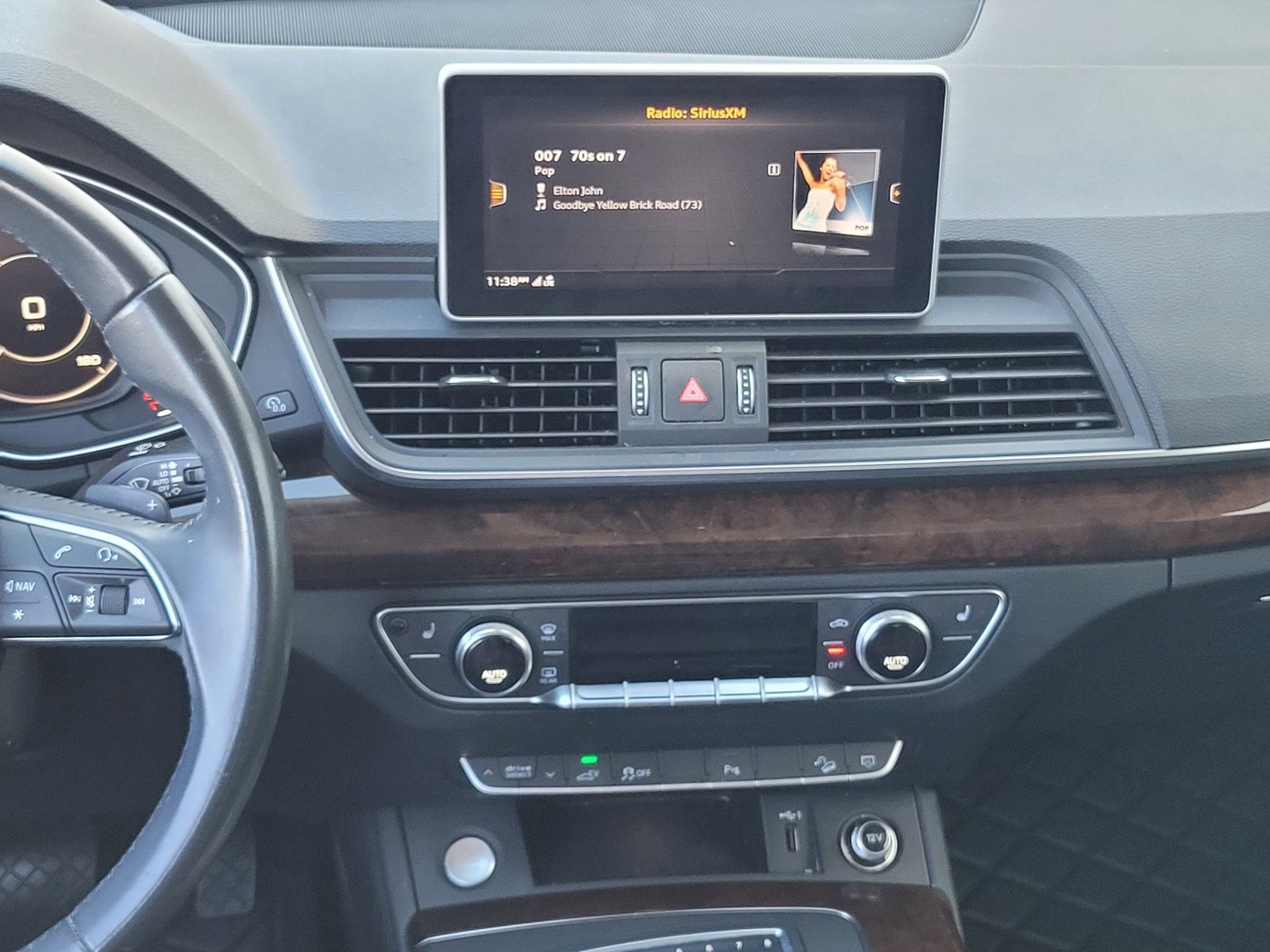 Used 2020 Audi Q5 e Premium Plus w/ Premium Plus Package image 13