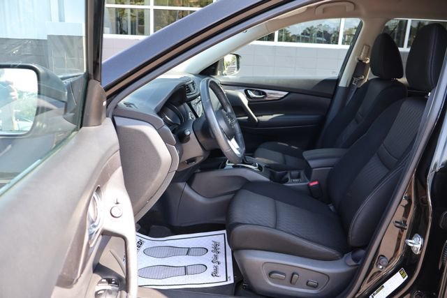 Used 2017 Nissan Rogue SV AWD/4WD image 16