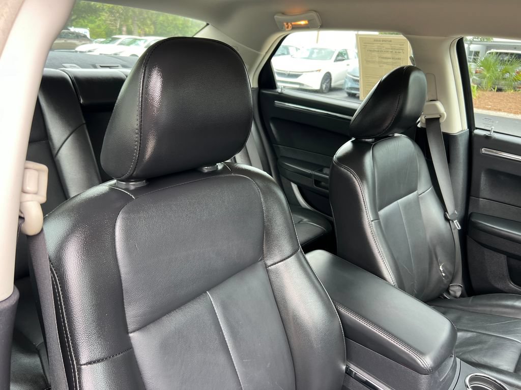 Used 2010 Chrysler 300 Touring RWD image 21