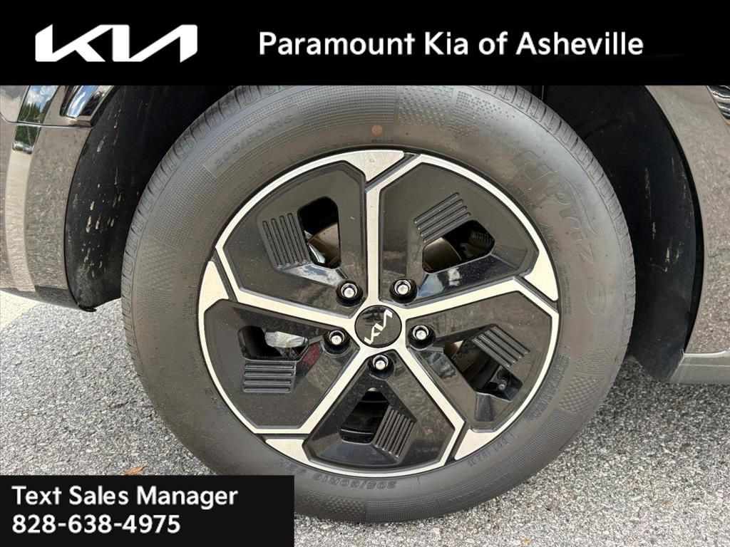 Certified 2025 Kia Niro FWD image 30
