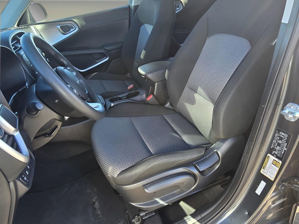 Used 2024 Kia Soul LX w/ Option Group 015 image 12