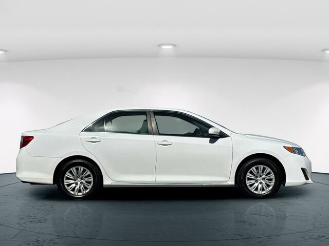 Used 2014 Toyota Camry LE FWD image 7