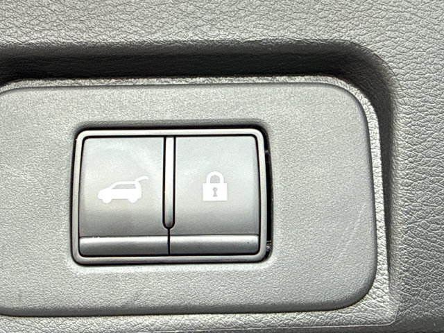 Used 2025 Nissan Rogue SV FWD image 19