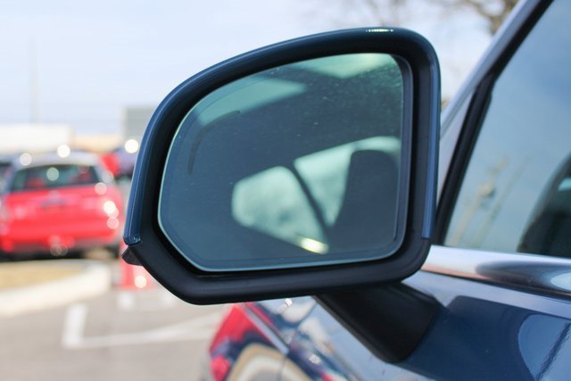 Used 2025 Volvo XC40 B5 Plus image 8