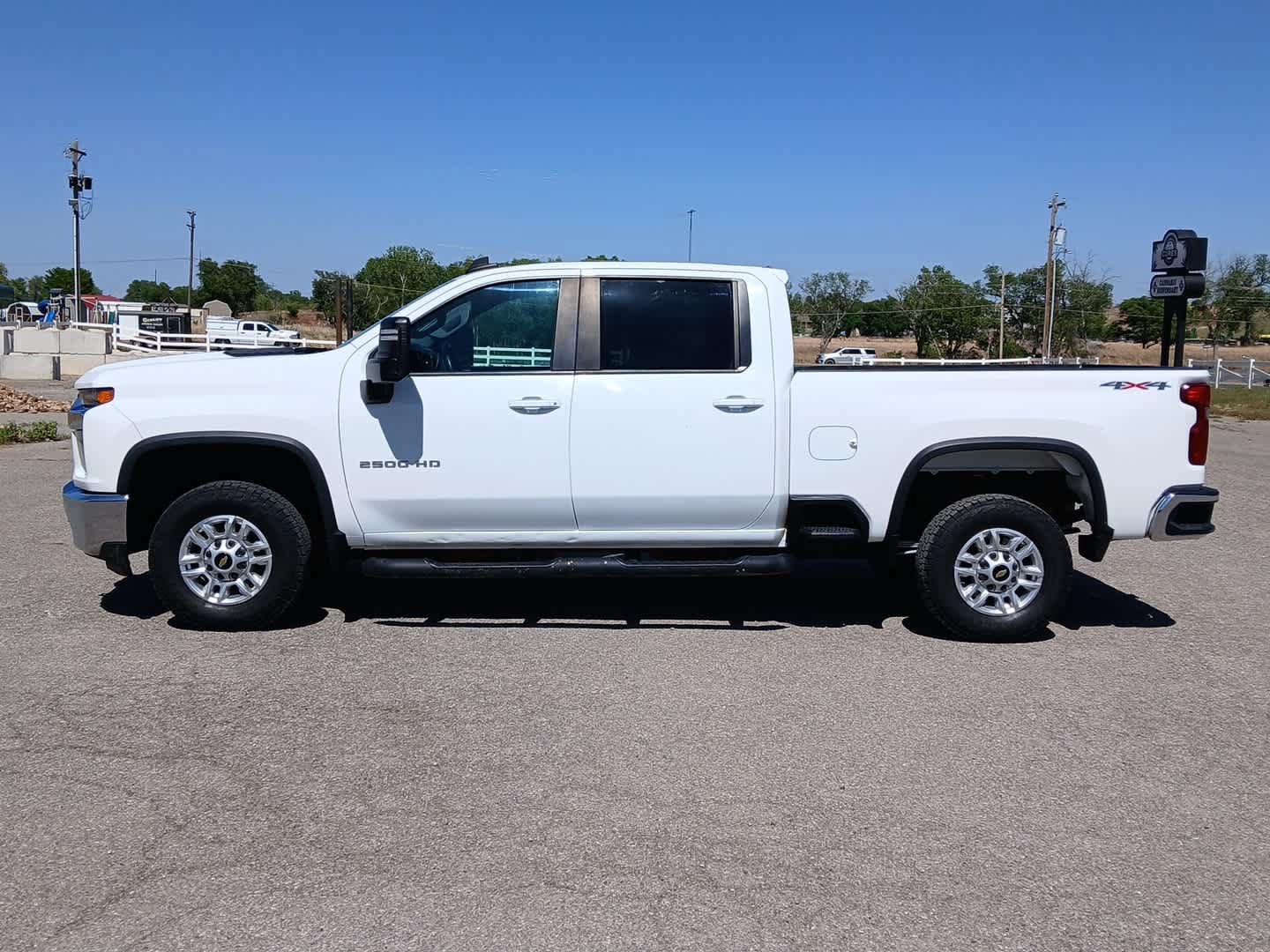 Used 2020 Chevrolet Silverado 2500 LT AWD/4WD image 4