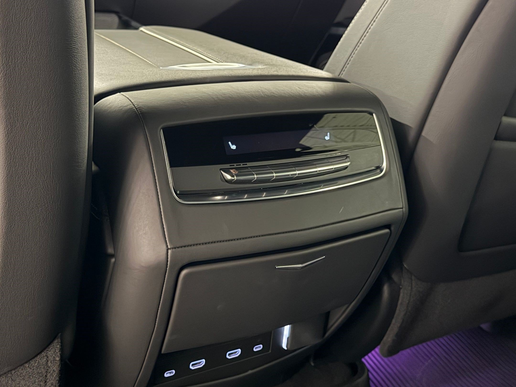 Certified 2025 Cadillac Escalade Sport Platinum w/ LPO, ONYX Package AWD/4WD image 50