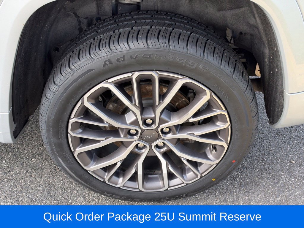 Used 2023 Jeep Grand Cherokee L Summit AWD/4WD image 13