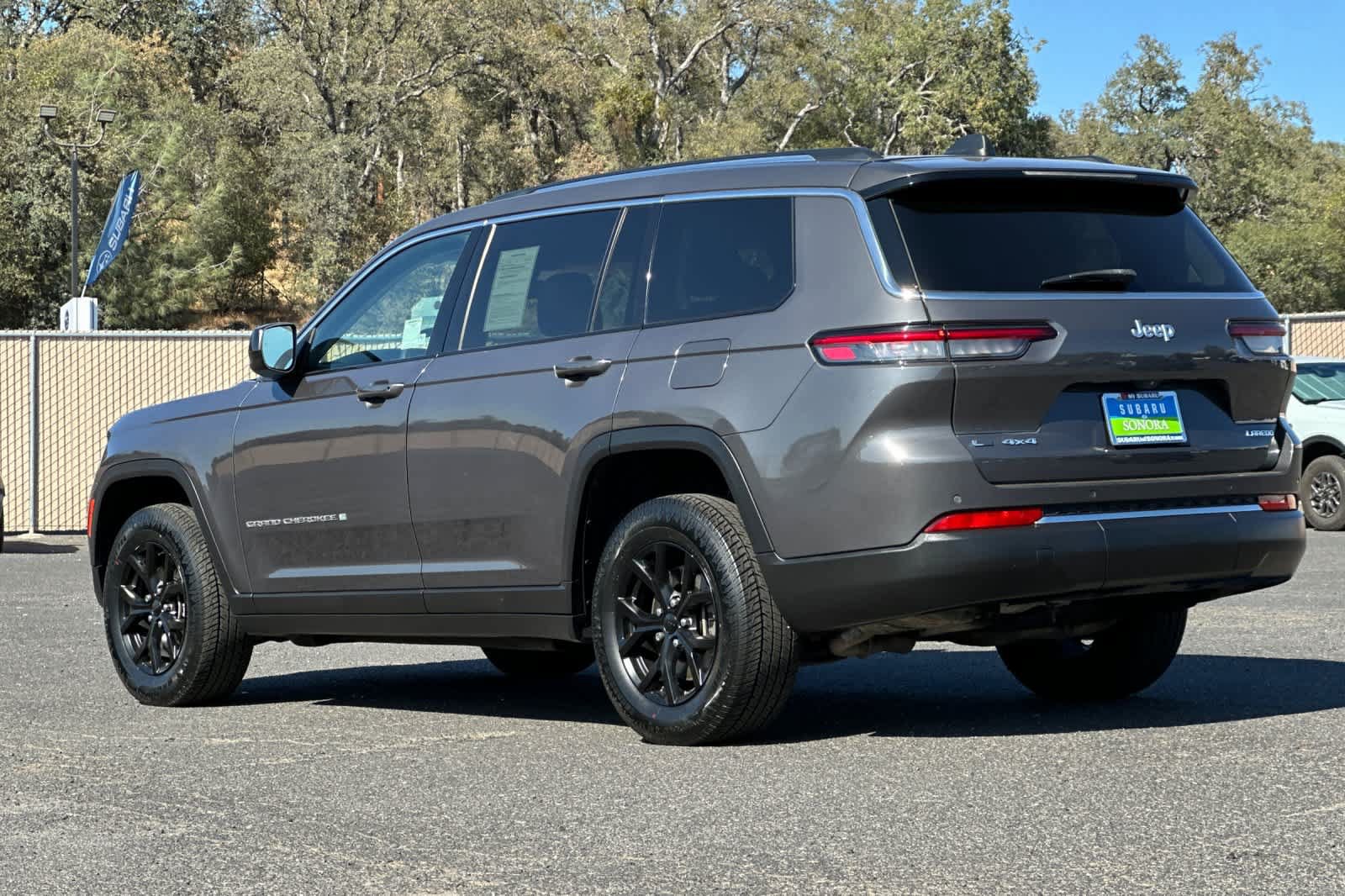 Used 2022 Jeep Grand Cherokee L Laredo w/ Luxury Tech Group I AWD/4WD image 5