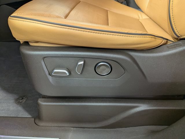 Used 2025 Cadillac Escalade Premium Luxury AWD/4WD image 20