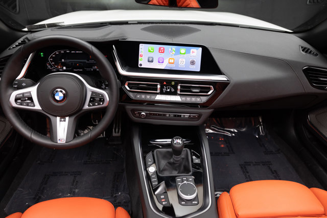 Used 2025 BMW Z4 M40i w/ Edition image 3