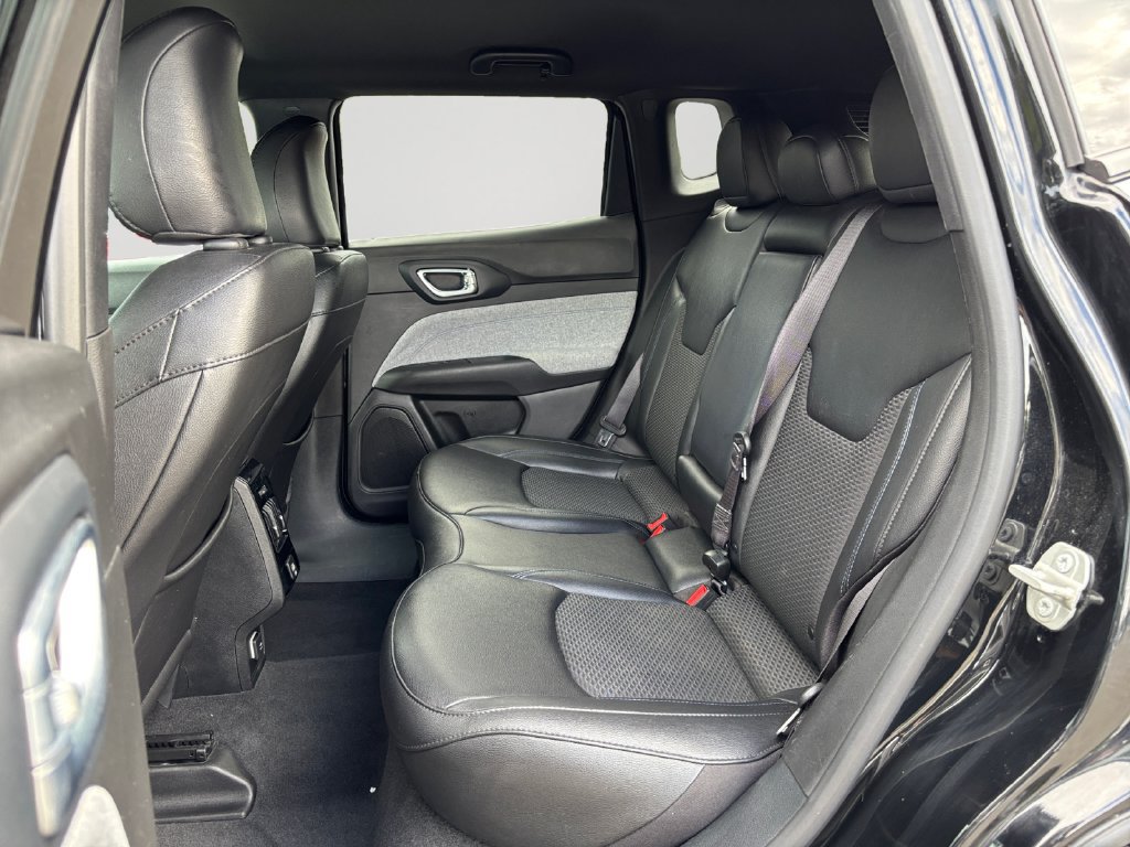 Certified 2024 Jeep Compass Latitude AWD/4WD image 15