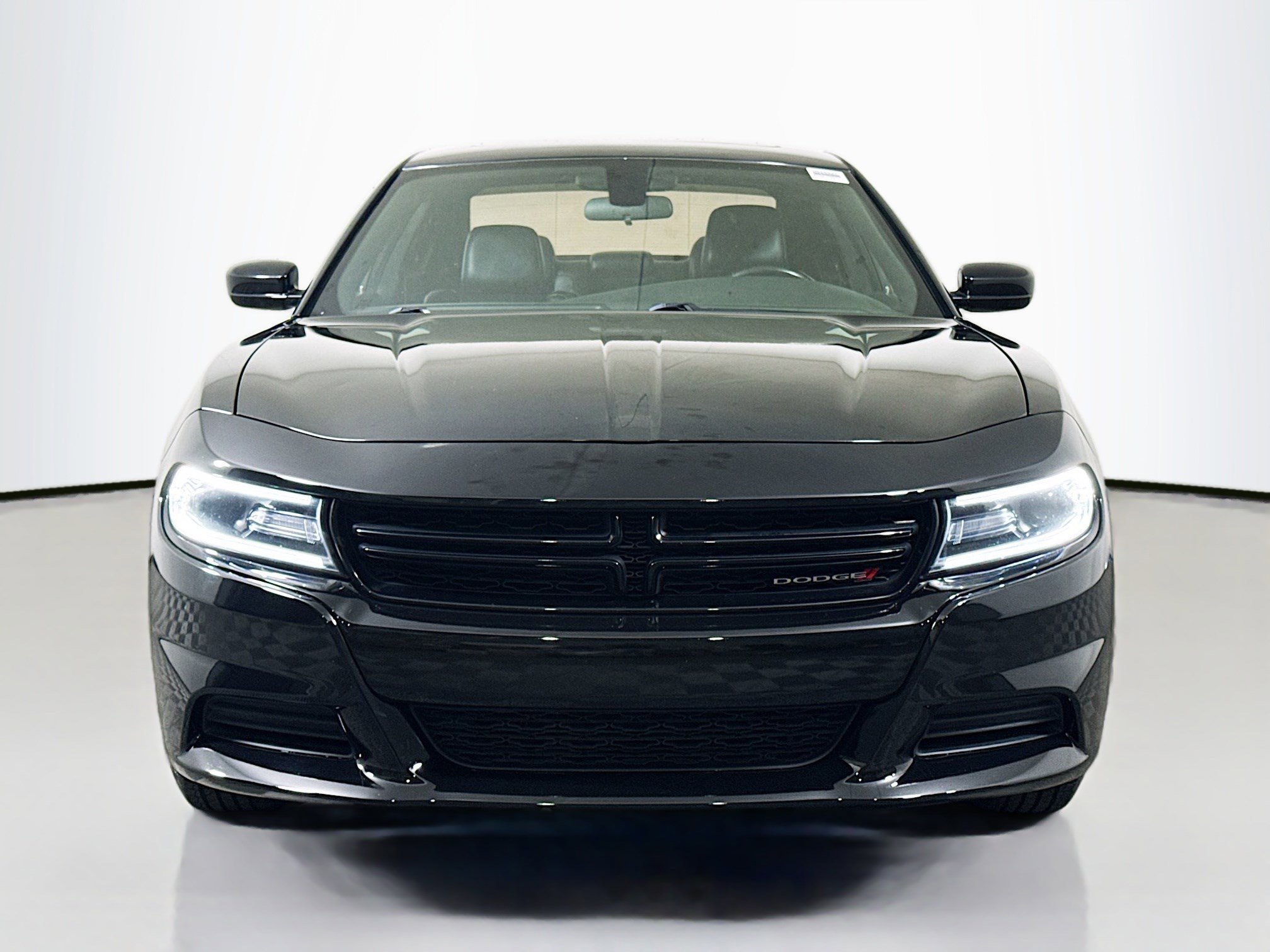 Used 2019 Dodge Charger SXT w/ Leather Interior Group image 2